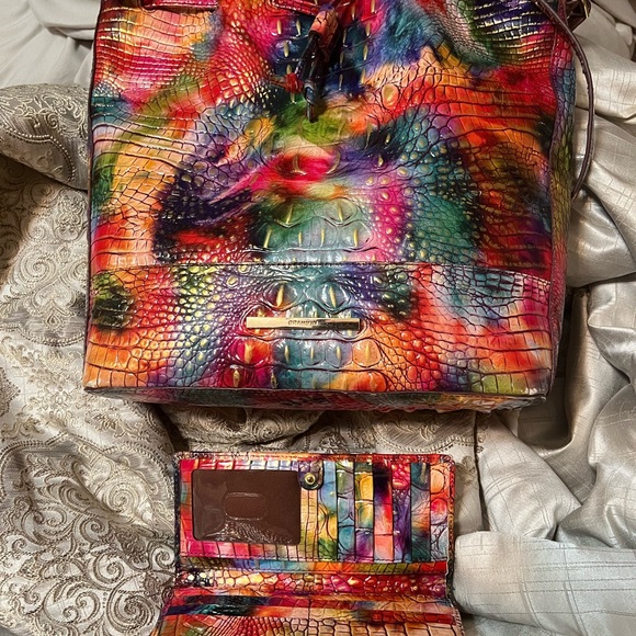 Large bucket Brahmin Bag - Picture 3 of 9